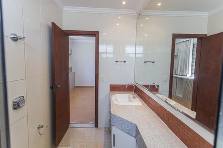 Apartamento à venda com 300m², 4 quartos e 2 vagasBanheiro da Suíte