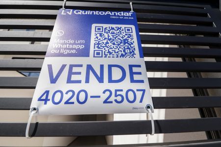 Casa à venda com 160m², 3 quartos e 3 vagas Casa à venda com 160m², 3 quartos e 3 vagasFachada