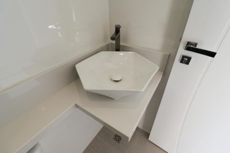 Casa à venda com 160m², 3 quartos e 3 vagas Casa à venda com 160m², 3 quartos e 3 vagasBanheiro da Suíte 1