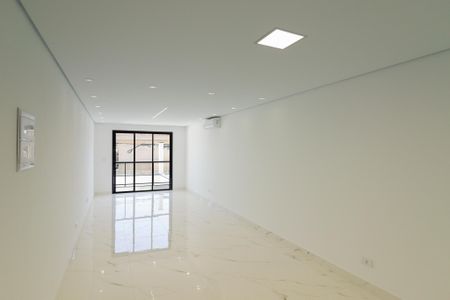 Casa à venda com 160m², 3 quartos e 3 vagas Casa à venda com 160m², 3 quartos e 3 vagasSala