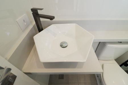 Casa à venda com 160m², 3 quartos e 3 vagas Casa à venda com 160m², 3 quartos e 3 vagasBanheiro da Suíte 1