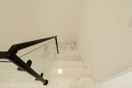 Casa à venda com 160m², 3 quartos e 3 vagas Casa à venda com 160m², 3 quartos e 3 vagasEscada