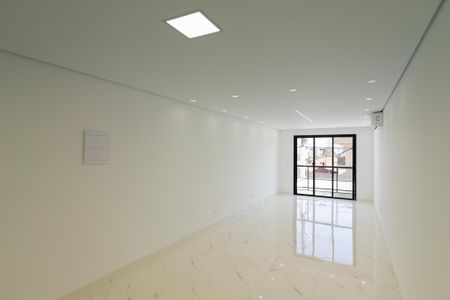 Casa à venda com 160m², 3 quartos e 3 vagas Casa à venda com 160m², 3 quartos e 3 vagasSala