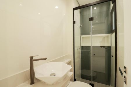 Casa à venda com 160m², 3 quartos e 3 vagas Casa à venda com 160m², 3 quartos e 3 vagasBanheiro da Suíte 2