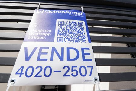 Casa à venda com 160m², 3 quartos e 3 vagas Casa à venda com 160m², 3 quartos e 3 vagasFachada