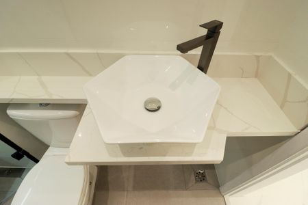 Casa à venda com 160m², 3 quartos e 3 vagas Casa à venda com 160m², 3 quartos e 3 vagasBanheiro da Suíte 2