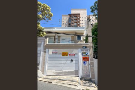 Casa à venda com 160m², 3 quartos e 3 vagas Casa à venda com 160m², 3 quartos e 3 vagasFachada