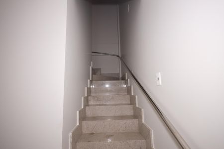 Escada de casa de condomínio para alugar com 3 quartos, 153m² em Vila Rosa, Goiânia