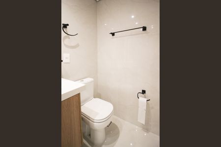 Banheiro Social de kitnet/studio para alugar com 1 quarto, 27m² em Indianópolis, São Paulo