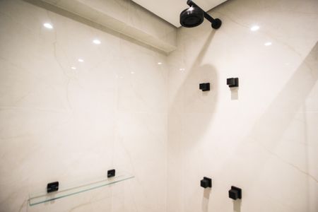 Banheiro Social de kitnet/studio para alugar com 1 quarto, 27m² em Indianópolis, São Paulo