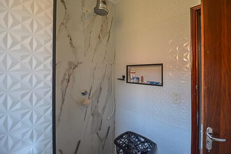 Casa à venda com 115m², 3 quartos e 1 vaga Casa à venda com 115m², 3 quartos e 1 vagaBanheiro da Suíte