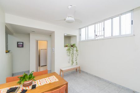 Apartamento à venda com 100m², 2 quartos e 1 vagaCopa