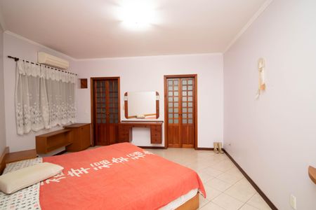 Casa à venda com 510m², 5 quartos e 6 vagasSuíte 1