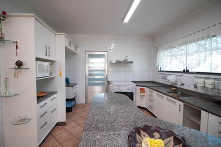 Casa à venda com 510m², 5 quartos e 6 vagasCozinha - Armários