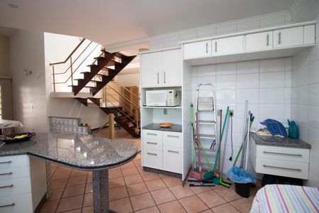 Casa à venda com 510m², 5 quartos e 6 vagasCozinha - Armários