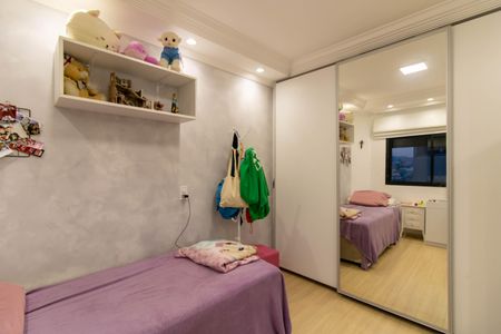 Apartamento à venda com 168m², 3 quartos e 3 vagas Apartamento à venda com 168m², 3 quartos e 3 vagasSuíte 2