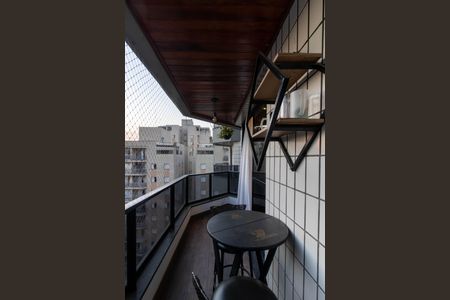 Apartamento à venda com 168m², 3 quartos e 3 vagas Apartamento à venda com 168m², 3 quartos e 3 vagasSacada da Sala