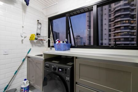 Apartamento à venda com 168m², 3 quartos e 3 vagas Apartamento à venda com 168m², 3 quartos e 3 vagasArea de Serviço