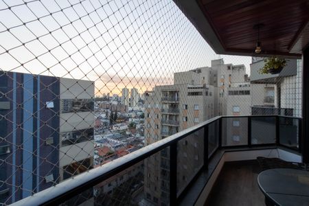 Apartamento à venda com 168m², 3 quartos e 3 vagas Apartamento à venda com 168m², 3 quartos e 3 vagasSacada da Sala