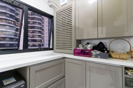 Apartamento à venda com 168m², 3 quartos e 3 vagas Apartamento à venda com 168m², 3 quartos e 3 vagasArea de Serviço