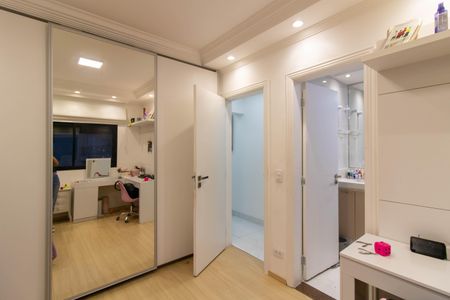 Apartamento à venda com 168m², 3 quartos e 3 vagas Apartamento à venda com 168m², 3 quartos e 3 vagasSuíte 2