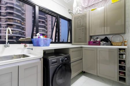 Apartamento à venda com 168m², 3 quartos e 3 vagas Apartamento à venda com 168m², 3 quartos e 3 vagasArea de Serviço