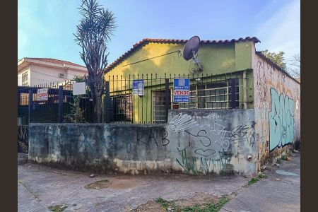 Casa à venda com 258m², 3 quartos e 3 vagasFachada