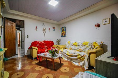 Casa à venda com 258m², 3 quartos e 3 vagasSala