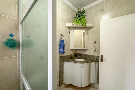 Casa à venda com 300m², 3 quartos e 4 vagasBanheiro da Suíte 1