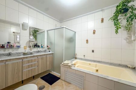 Casa à venda com 300m², 3 quartos e 4 vagasBanheiro da Suíte 3