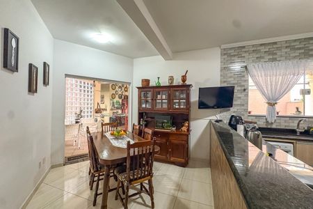 Casa à venda com 300m², 3 quartos e 4 vagasCopa