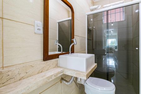 Casa à venda com 325m², 5 quartos e 6 vagasBanheiro Social 2