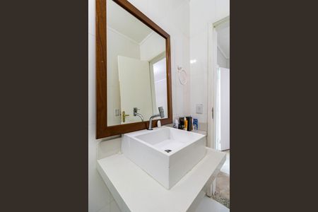 Casa à venda com 325m², 5 quartos e 6 vagasBanheiro da Suíte 1