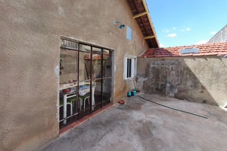 Casa à venda com 270m², 2 quartos e 2 vagas Casa à venda com 270m², 2 quartos e 2 vagasQuintal