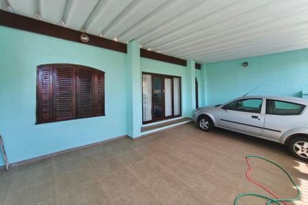 Casa à venda com 270m², 2 quartos e 2 vagas Casa à venda com 270m², 2 quartos e 2 vagasGaragem