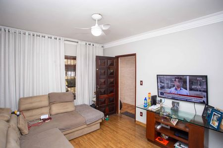 Casa à venda com 185m², 4 quartos e 2 vagasSala de TV