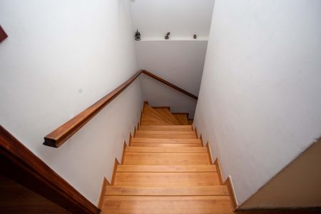 Casa à venda com 185m², 4 quartos e 2 vagasEscada