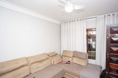 Casa à venda com 185m², 4 quartos e 2 vagasSala de TV