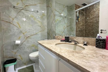 Apartamento à venda com 74m², 2 quartos e 2 vagasBanheiro Social