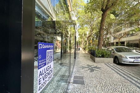 Apartamento à venda com 74m², 2 quartos e 2 vagasPlaquinha