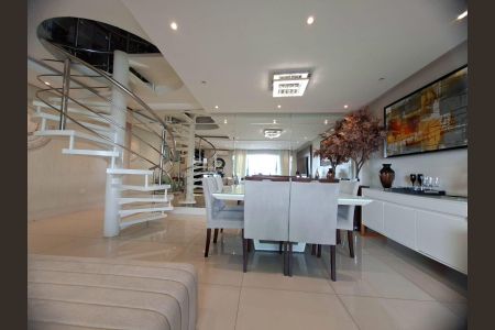 Apartamento à venda com 171m², 2 quartos e 3 vagasSala