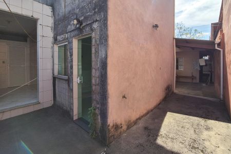 Casa à venda com 300m², 4 quartos e 1 vaga Casa à venda com 300m², 4 quartos e 1 vagaQuintal