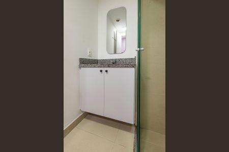 Banheiro de kitnet/studio para alugar com 1 quarto, 24m² em Pinheiros, São Paulo