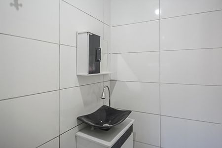 Banheiro de kitnet/studio para alugar com 1 quarto, 20m² em Taboão, São Bernardo do Campo