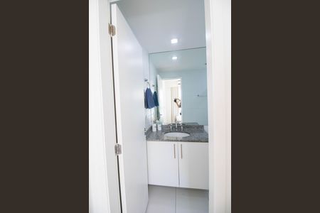 Banheiro de kitnet/studio à venda com 1 quarto, 33m² em Santo Amaro, São Paulo