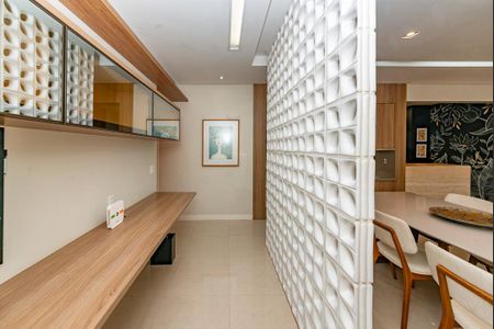 Apartamento à venda com 105m², 2 quartos e 2 vagasEscritório