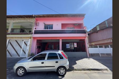 Casa à venda com 197m², 4 quartos e 2 vagas Casa à venda com 197m², 4 quartos e 2 vagasFachada + Placa