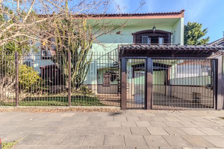 Casa para alugar com 350m², 4 quartos e 3 vagasFachada