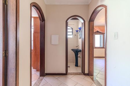 Casa para alugar com 350m², 4 quartos e 3 vagasCorredor 