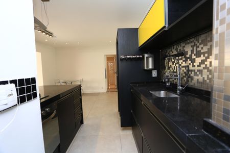 Apartamento à venda com 217m², 2 quartos e 2 vagasCozinha